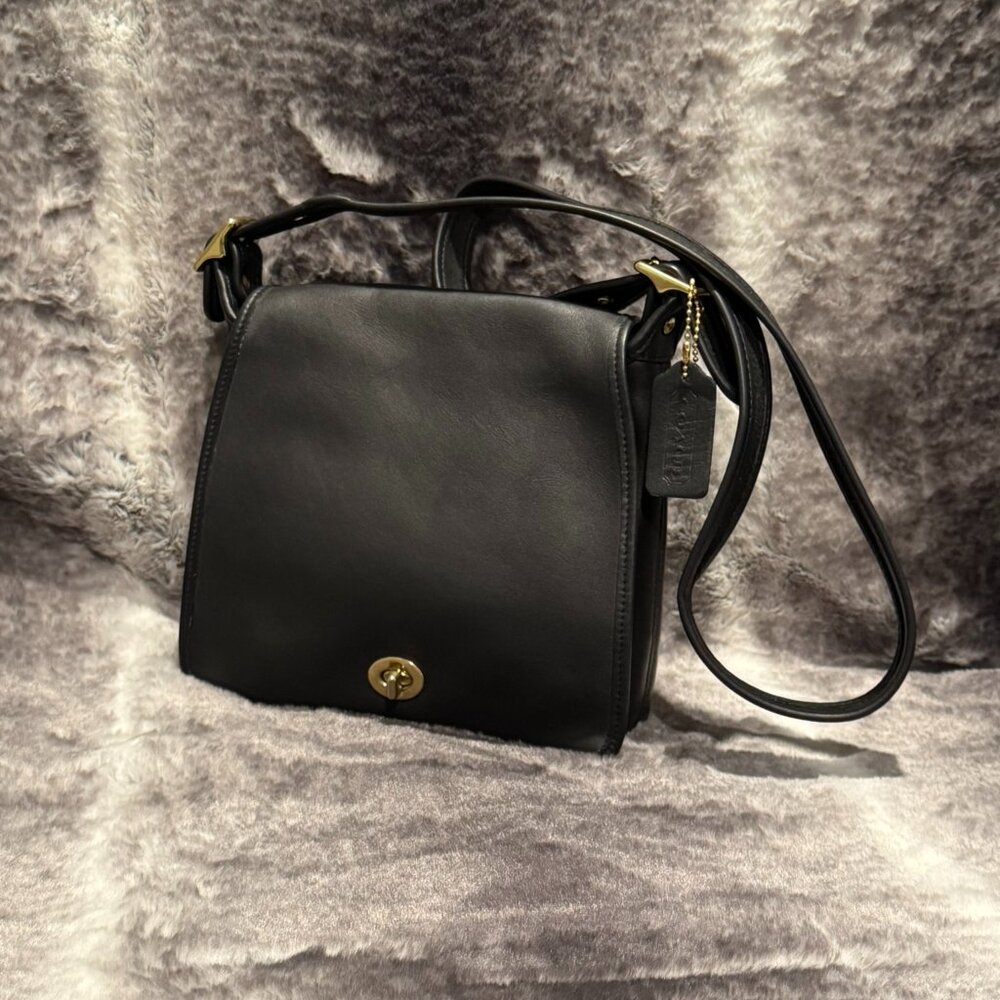 Delightful 90's Vintage Coach Cross-body bag (9981) in black